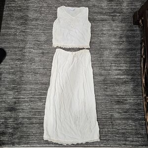 Chic Cream Croche Trim Whit Foral accentts. Pencil Skirt Set